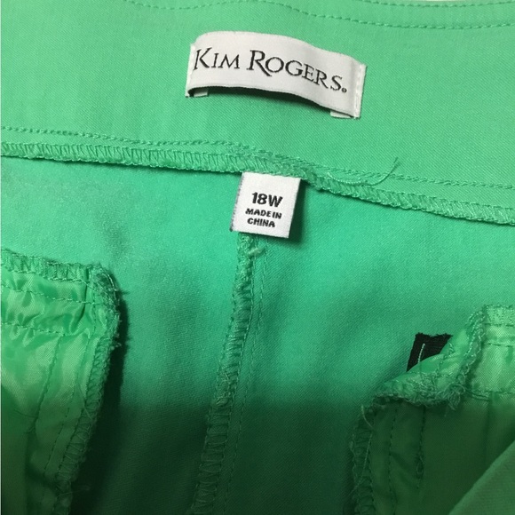 WOMAN’S CAPRI PANTS BY KIM ROGERS - Picture 3 of 7